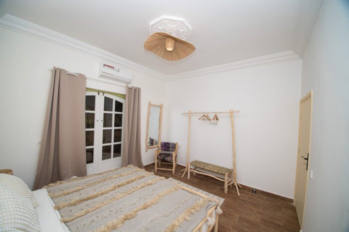 Patios individuels : votre bulle matinale entre ciel et nature.