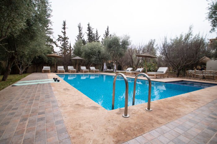 Yoga au lever du soleil ou fitness énergisant ? À vous de choisir !